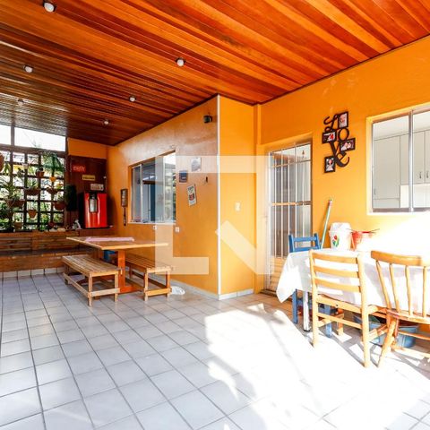 Casa à venda com 380m², 3 quartos e 3 vagas Casa à venda com 380m², 3 quartos e 3 vagasChurrasqueira