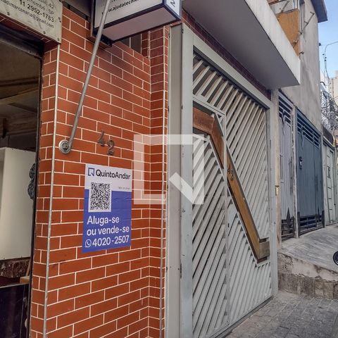 Casa à venda com 380m², 3 quartos e 3 vagas Casa à venda com 380m², 3 quartos e 3 vagasFachada