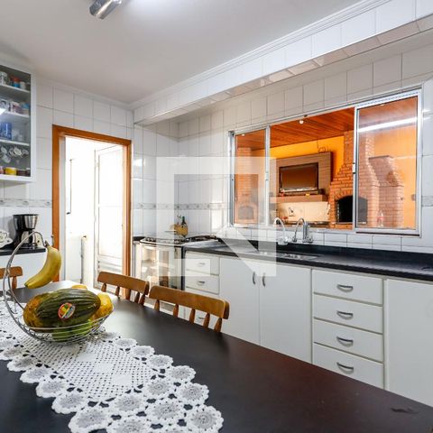 Casa à venda com 380m², 3 quartos e 3 vagas Casa à venda com 380m², 3 quartos e 3 vagasCozinha