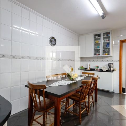 Casa à venda com 380m², 3 quartos e 3 vagas Casa à venda com 380m², 3 quartos e 3 vagasCozinha