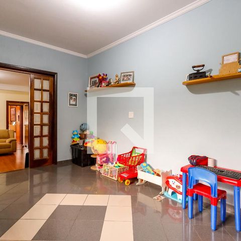 Casa à venda com 380m², 3 quartos e 3 vagas Casa à venda com 380m², 3 quartos e 3 vagasSala 2