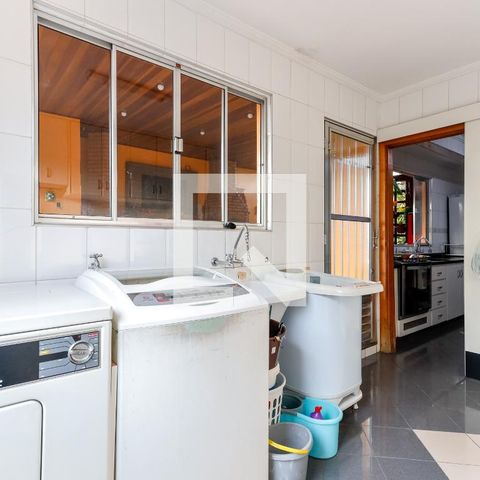 Casa à venda com 380m², 3 quartos e 3 vagas Casa à venda com 380m², 3 quartos e 3 vagasÁrea de Serviço