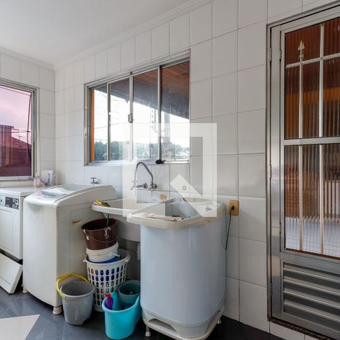 Casa à venda com 380m², 3 quartos e 3 vagas Casa à venda com 380m², 3 quartos e 3 vagasÁrea de Serviço