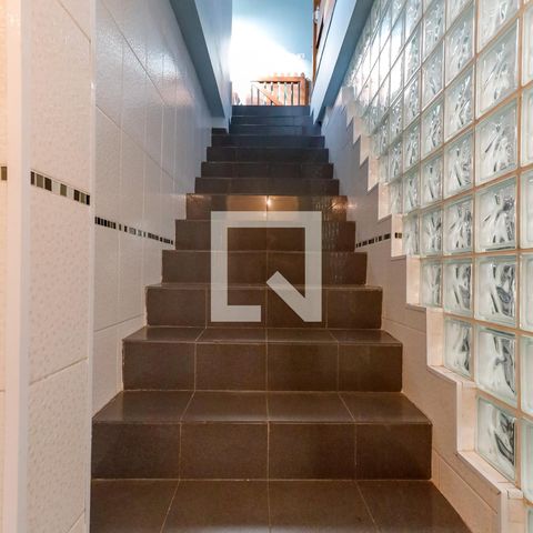Casa à venda com 380m², 3 quartos e 3 vagas Casa à venda com 380m², 3 quartos e 3 vagasEscada Entrada