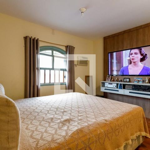 Casa à venda com 380m², 3 quartos e 3 vagas Casa à venda com 380m², 3 quartos e 3 vagasQuarto 3