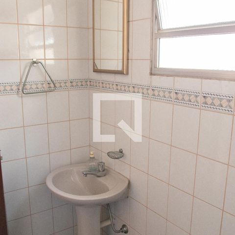 Casa à venda com 230m², 3 quartos e 2 vagasBanheiro de Serviço
