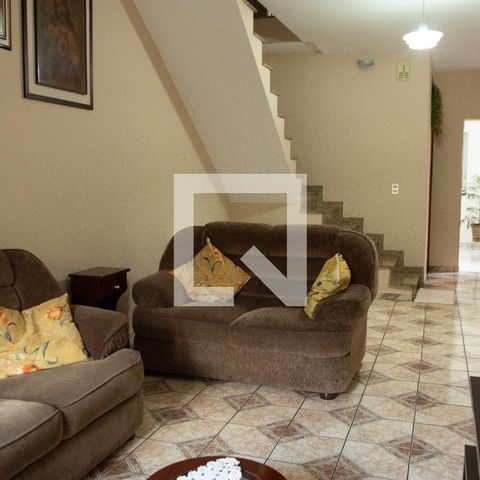 Casa à venda com 230m², 3 quartos e 2 vagasSala