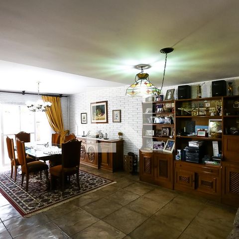 Casa para alugar com 240m², 4 quartos e 4 vagasSala