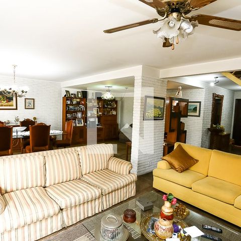 Casa para alugar com 240m², 4 quartos e 4 vagasSala