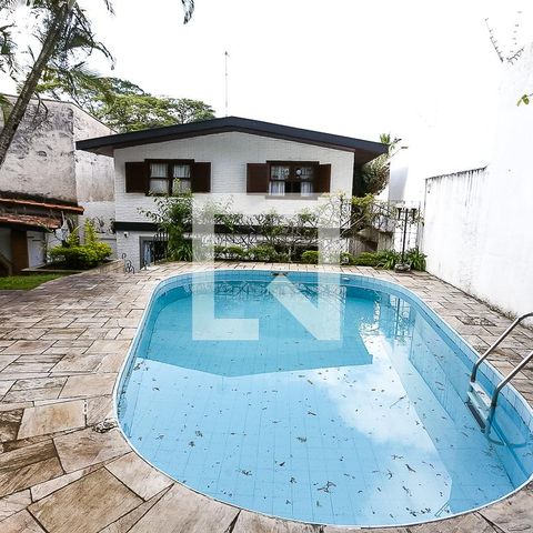 Casa para alugar com 240m², 4 quartos e 4 vagasÁrea comum - Piscina