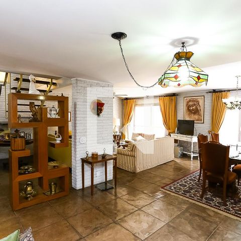 Casa para alugar com 240m², 4 quartos e 4 vagasSala