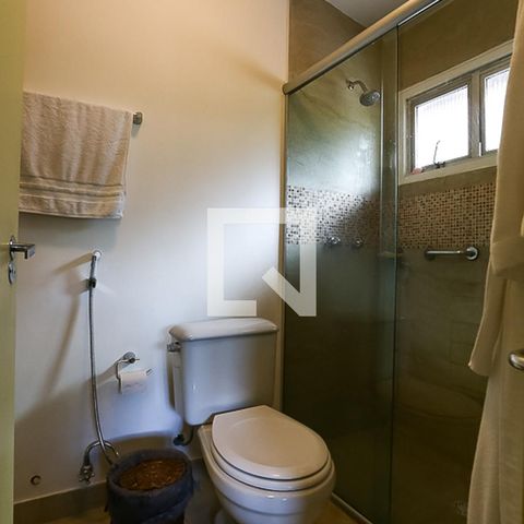 Casa para alugar com 240m², 4 quartos e 4 vagasBanheiro