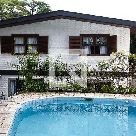 Casa para alugar com 240m², 4 quartos e 4 vagasÁrea comum - Piscina