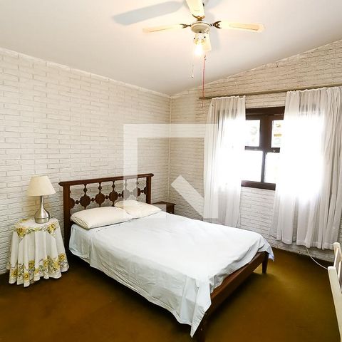 Casa para alugar com 240m², 4 quartos e 4 vagassuíte