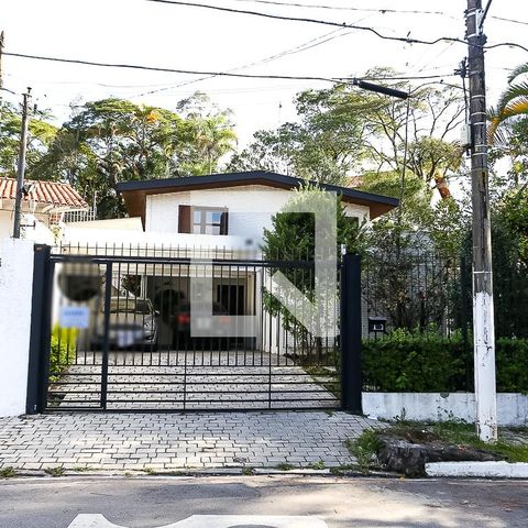 Casa para alugar com 240m², 4 quartos e 4 vagasFachada