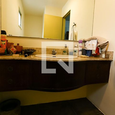 Casa para alugar com 240m², 4 quartos e 4 vagasLavabo