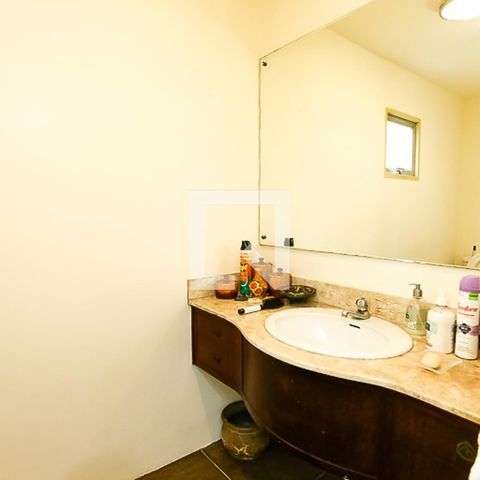 Casa para alugar com 240m², 4 quartos e 4 vagasLavabo