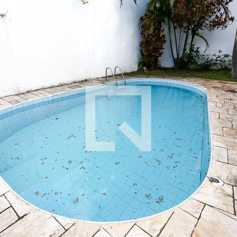 Casa para alugar com 240m², 4 quartos e 4 vagasÁrea comum - Piscina