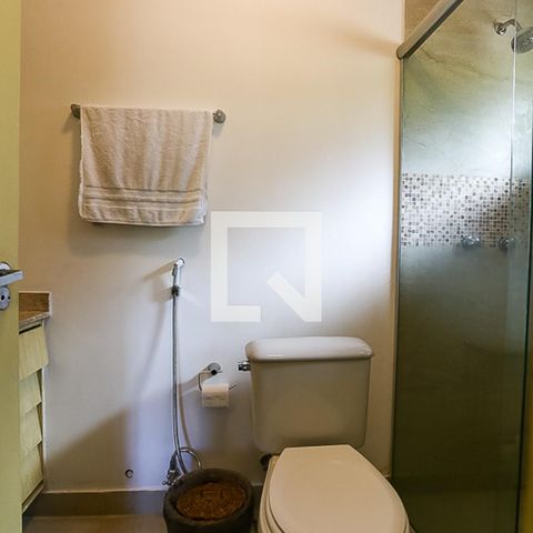 Casa para alugar com 240m², 4 quartos e 4 vagasBanheiro