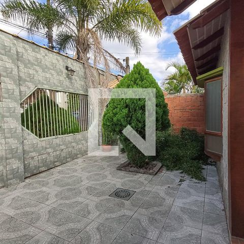 Casa à venda com 274m², 2 quartos e 4 vagasPátio Frente