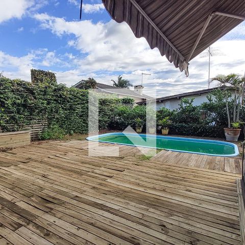 Casa à venda com 274m², 2 quartos e 4 vagasPiscina