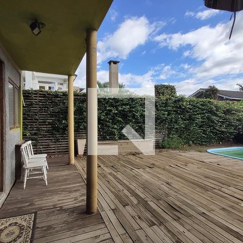 Casa à venda com 274m², 2 quartos e 4 vagasPiscina