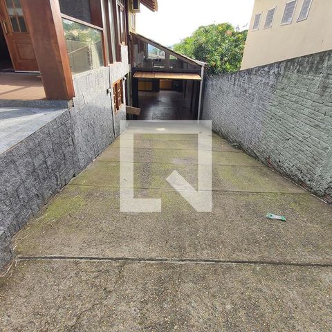 Casa à venda com 274m², 2 quartos e 4 vagasPátio Frente