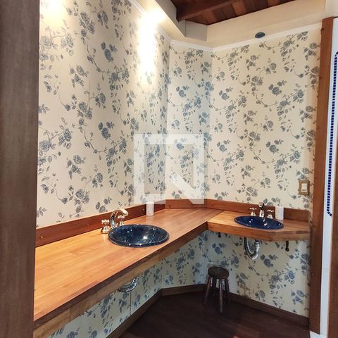 Casa à venda com 274m², 2 quartos e 4 vagasBanheiro da Suíte