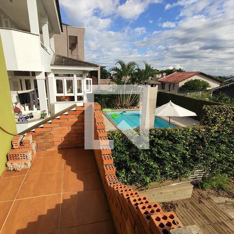 Casa à venda com 274m², 2 quartos e 4 vagasSacada do Quarto da Suíte