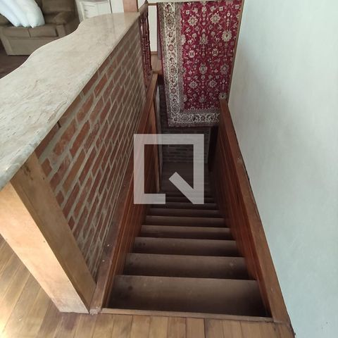 Casa à venda com 274m², 2 quartos e 4 vagasEscada
