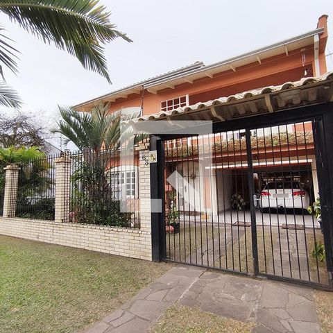 Casa à venda com 370m², 3 quartos e 2 vagasFachada