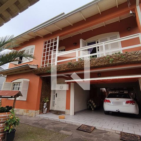Casa à venda com 370m², 3 quartos e 2 vagasFachada