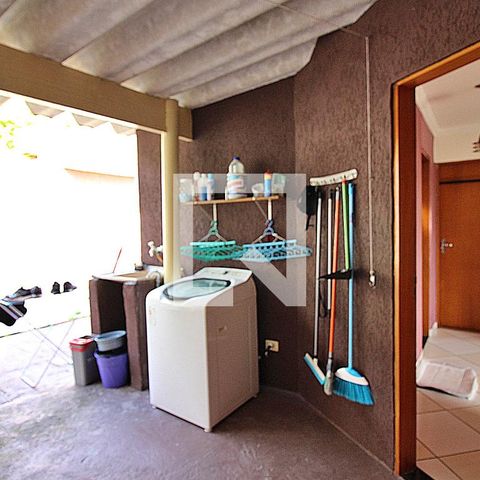 Casa à venda com 379m², 5 quartos e 6 vagasLavanderia Casa 2
