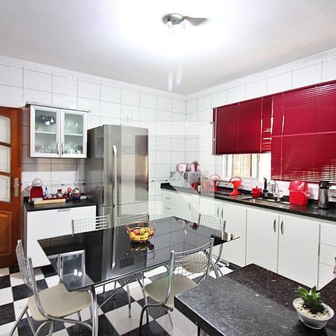 Casa à venda com 379m², 5 quartos e 6 vagasCozinha