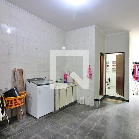 Casa à venda com 379m², 5 quartos e 6 vagasLavanderia