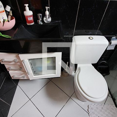 Casa à venda com 379m², 5 quartos e 6 vagasBanheiro Social Casa 2