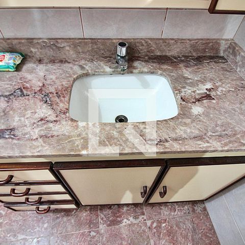 Casa à venda com 379m², 5 quartos e 6 vagasBanheiro do Quarto 1 - Suíte