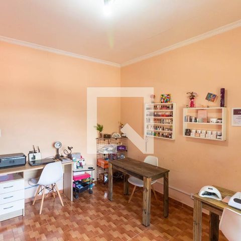 Casa à venda com 241m², 4 quartos e 2 vagasSuíte 1