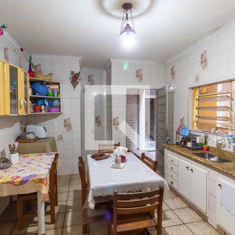 Casa à venda com 241m², 4 quartos e 2 vagasCozinha