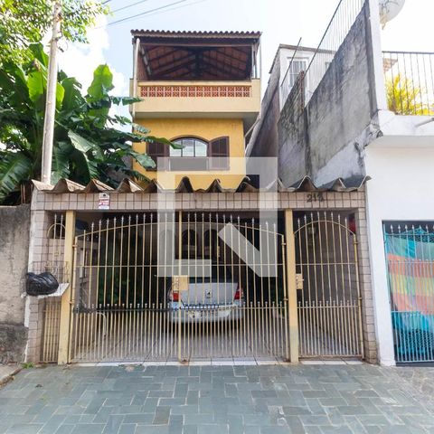 Casa à venda com 241m², 4 quartos e 2 vagasFachada