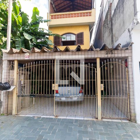Casa à venda com 241m², 4 quartos e 2 vagasFachada