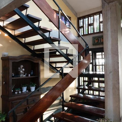 Casa para alugar com 4424m², 3 quartos e 8 vagasEscada