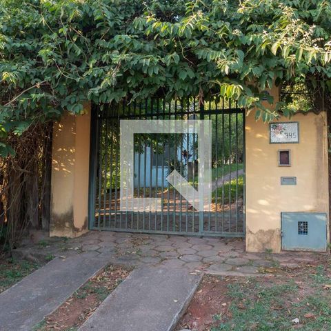 Casa para alugar com 4424m², 3 quartos e 8 vagasFachada