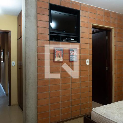Casa para alugar com 4424m², 3 quartos e 8 vagasSuite