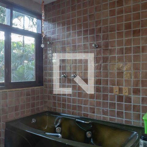 Casa para alugar com 4424m², 3 quartos e 8 vagasBanheiro Master