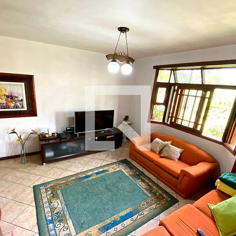Casa à venda com 190m², 3 quartos e 3 vagasSala