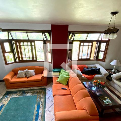 Casa à venda com 190m², 3 quartos e 3 vagasSala