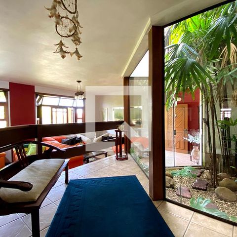 Casa à venda com 190m², 3 quartos e 3 vagasSala