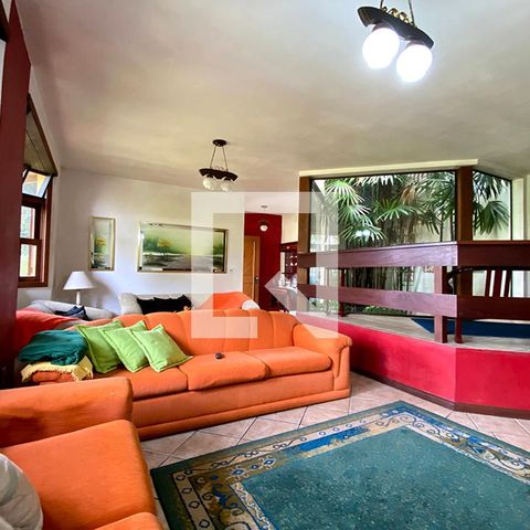 Casa à venda com 190m², 3 quartos e 3 vagasSala