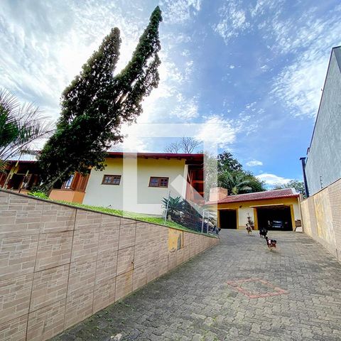 Casa à venda com 190m², 3 quartos e 3 vagasCorredor